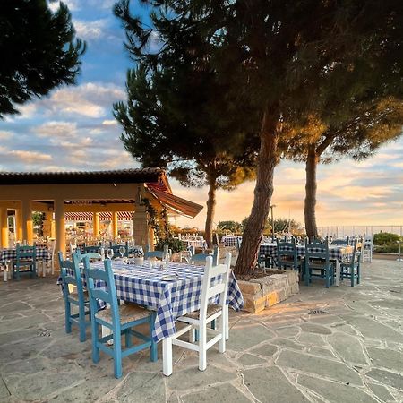 2 Bedroom Apartment Chloe With Communal Pool, Aphrodite Hills Resort 코우클리아 외부 사진