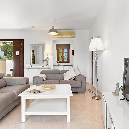2 Bedroom Apartment Chloe With Communal Pool, Aphrodite Hills Resort 코우클리아 외부 사진