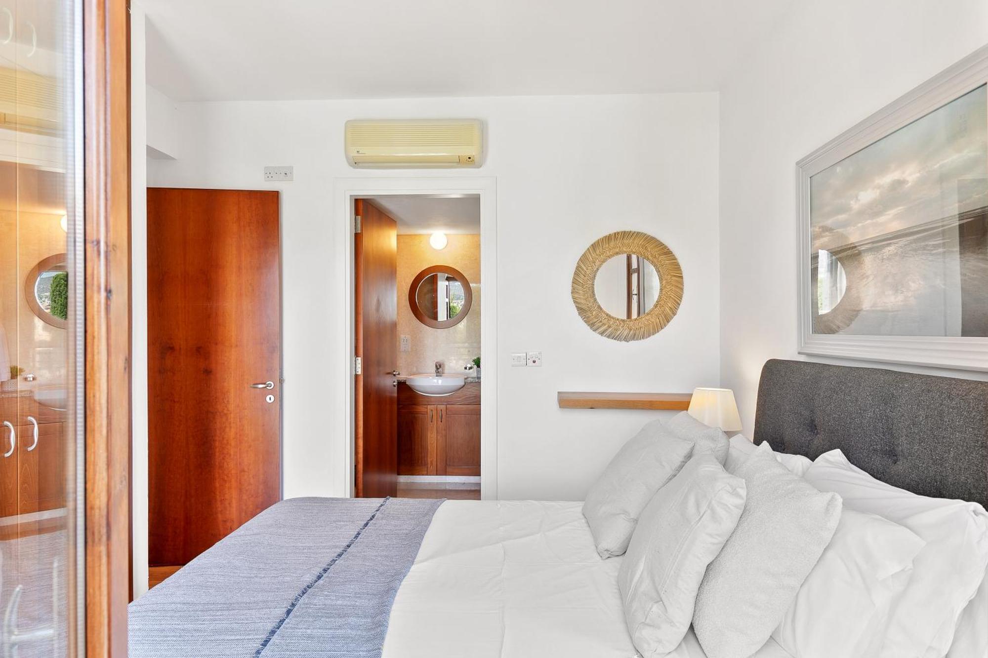 2 Bedroom Apartment Chloe With Communal Pool, Aphrodite Hills Resort 코우클리아 외부 사진