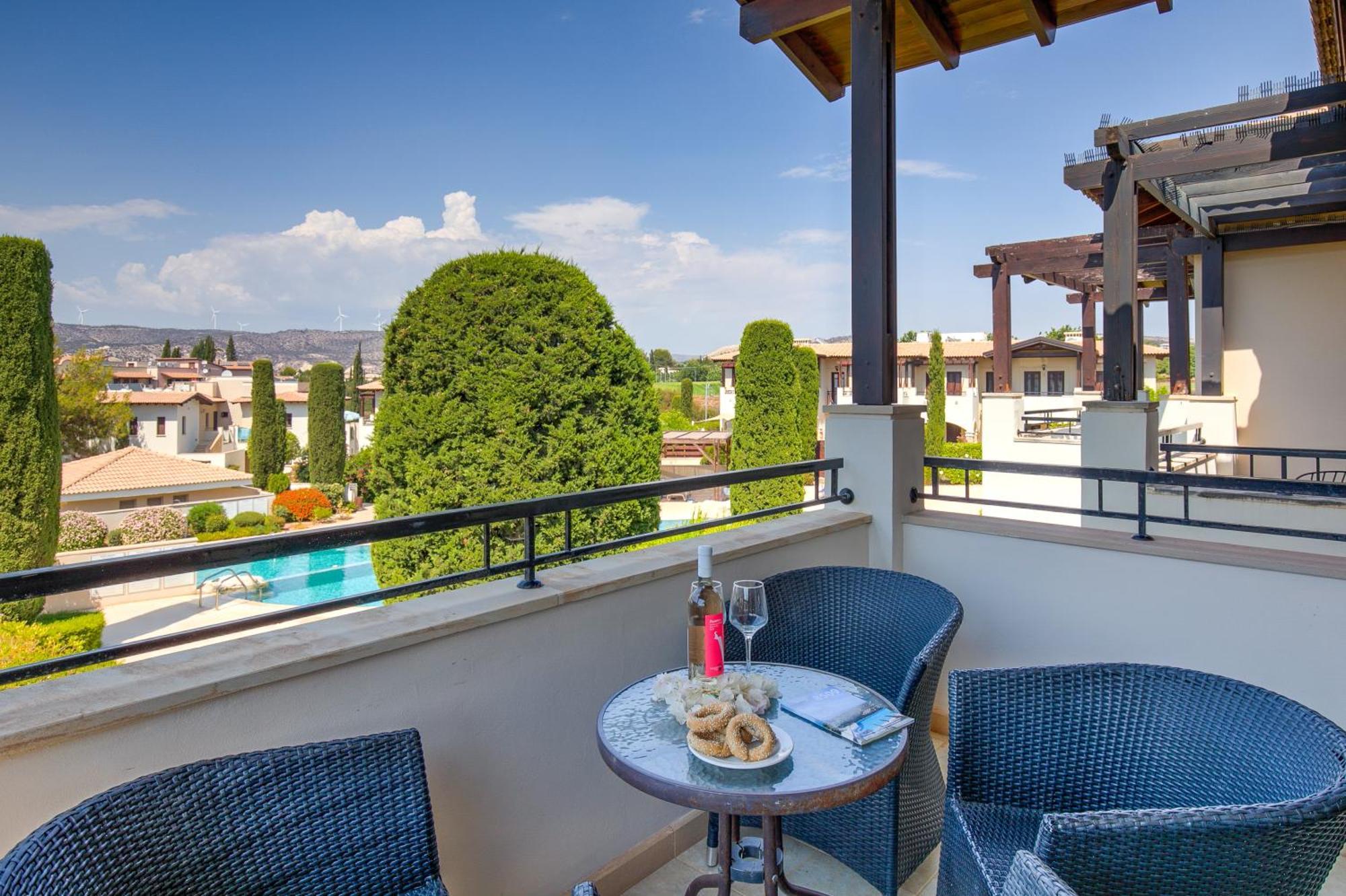 2 Bedroom Apartment Chloe With Communal Pool, Aphrodite Hills Resort 코우클리아 외부 사진
