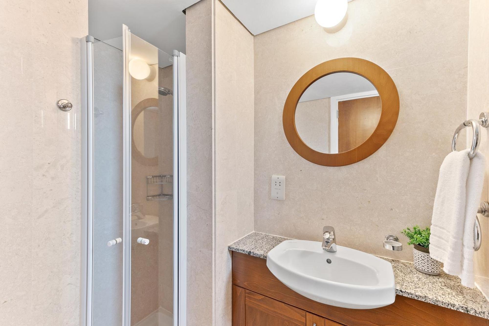 2 Bedroom Apartment Chloe With Communal Pool, Aphrodite Hills Resort 코우클리아 외부 사진