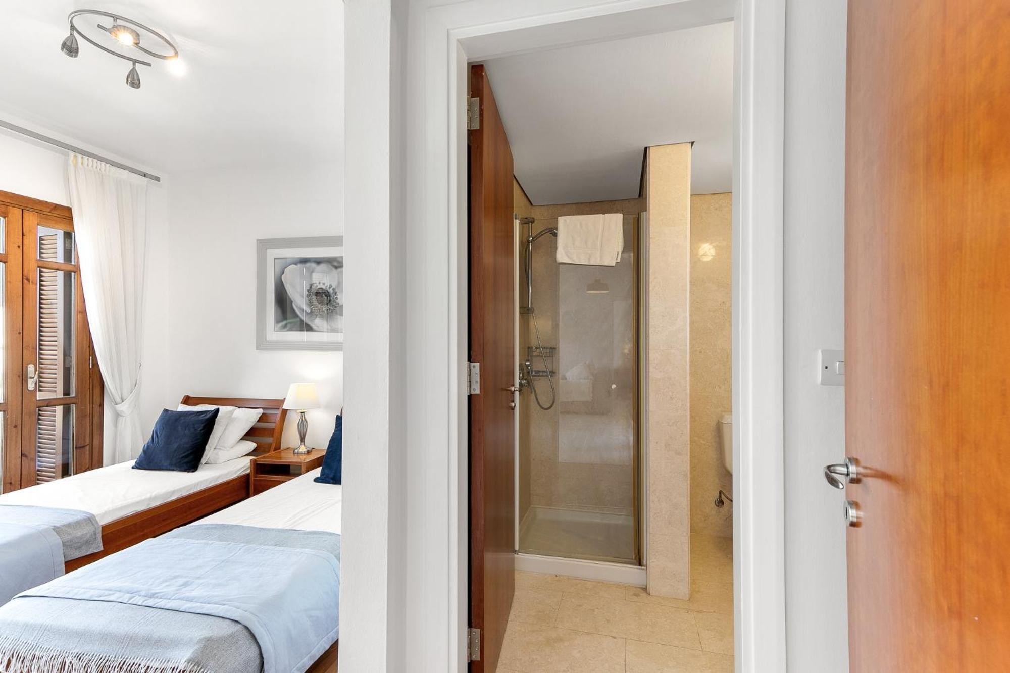 2 Bedroom Apartment Chloe With Communal Pool, Aphrodite Hills Resort 코우클리아 외부 사진
