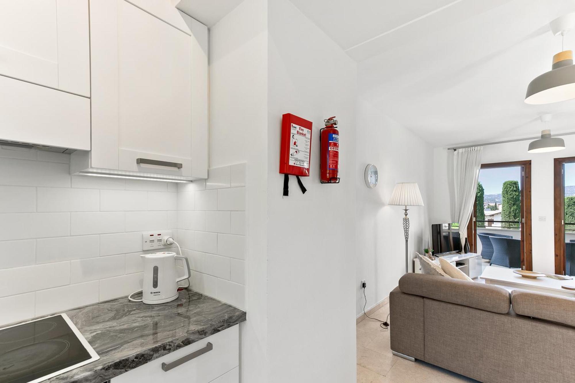 2 Bedroom Apartment Chloe With Communal Pool, Aphrodite Hills Resort 코우클리아 외부 사진