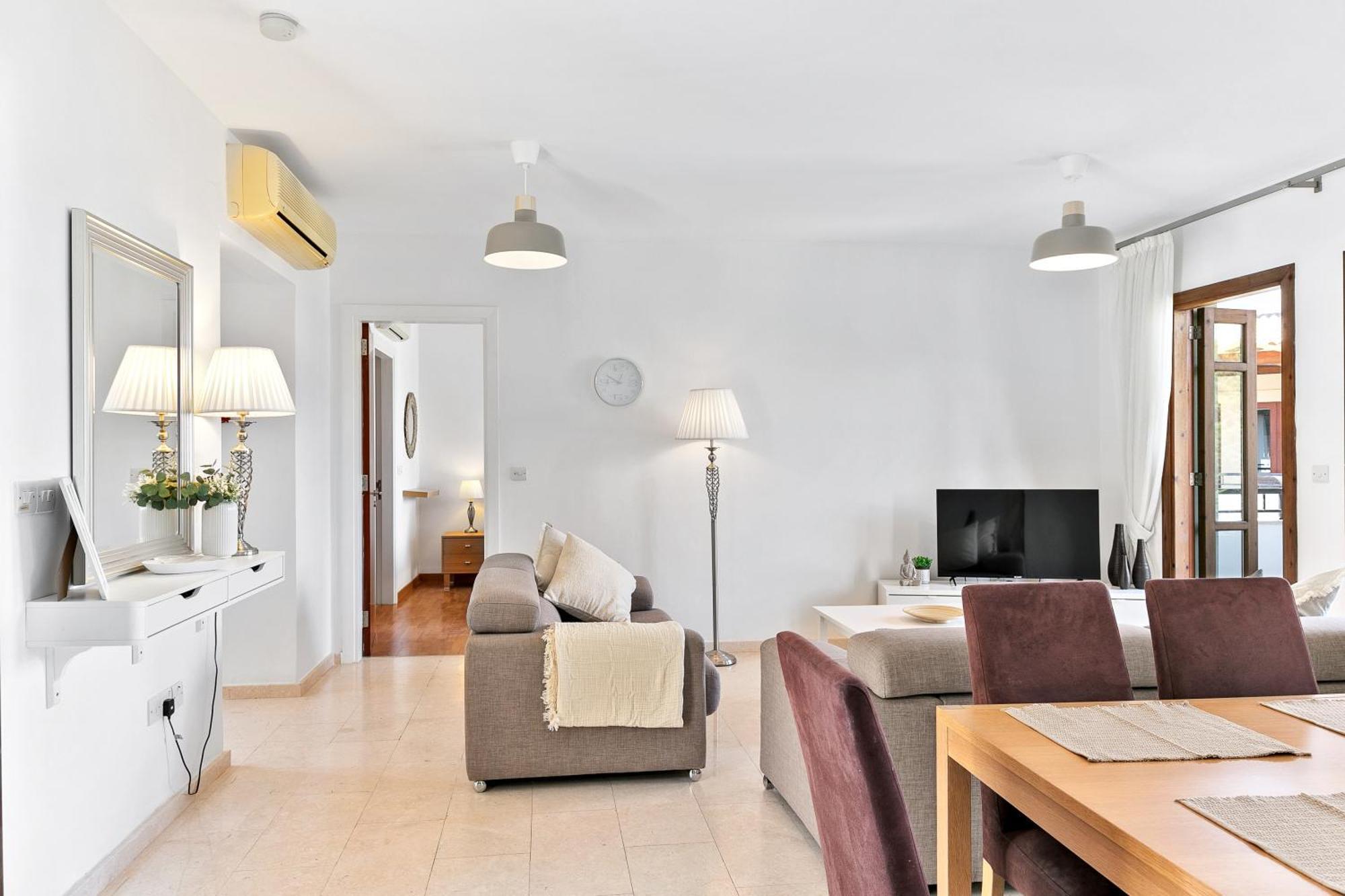 2 Bedroom Apartment Chloe With Communal Pool, Aphrodite Hills Resort 코우클리아 외부 사진