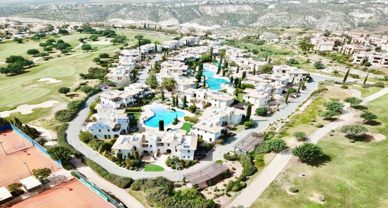 2 Bedroom Apartment Chloe With Communal Pool, Aphrodite Hills Resort 코우클리아 외부 사진