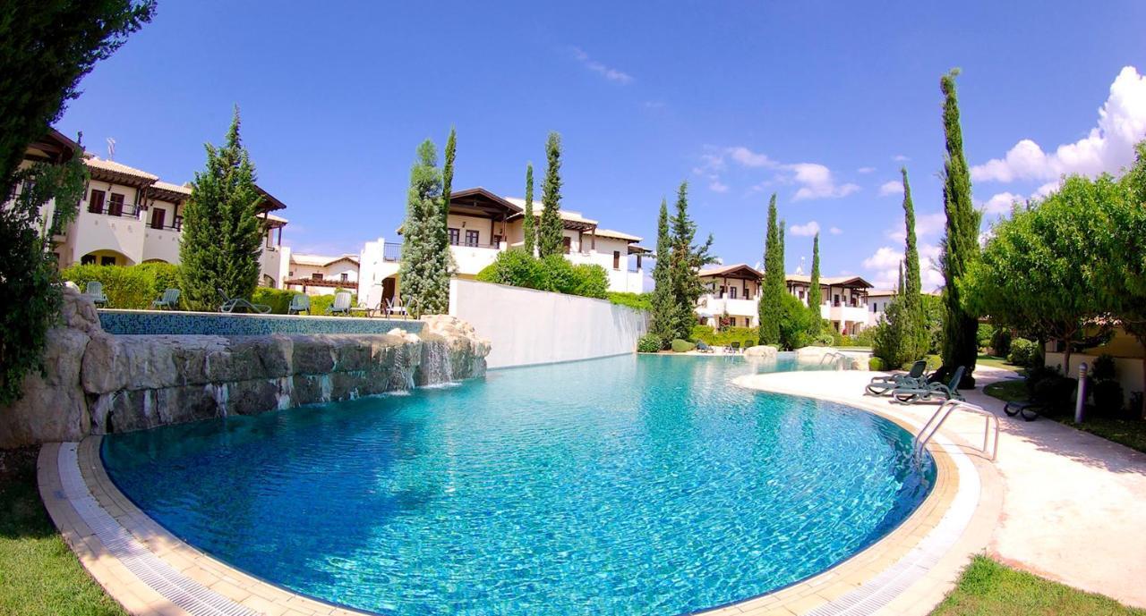 2 Bedroom Apartment Chloe With Communal Pool, Aphrodite Hills Resort 코우클리아 외부 사진