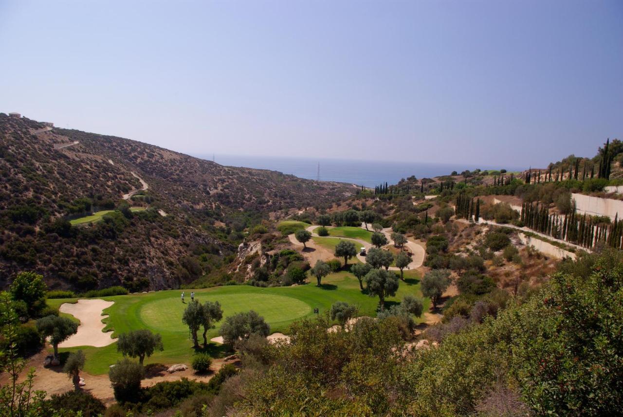 2 Bedroom Apartment Chloe With Communal Pool, Aphrodite Hills Resort 코우클리아 외부 사진